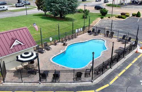 Sevierville Hotel | Landmark Inn