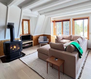 Tobermory Casa | Lands End Private Lakeside Escape