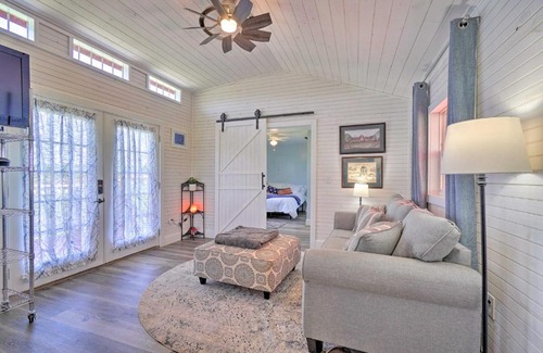 Sweetwater Casa | Landscape Views Sweetwater Country Cottage!
