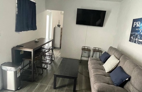 Arecibo Pueblo Apartamento | Lane Oceanview Villa Too - 1 Bedroom Guest House, Arecibo