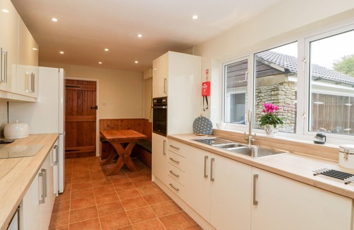Chetnole Casa | LANES END, family friendly, character holiday cottage in Chetnole