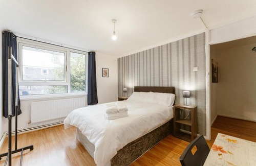 Lansbury Casa | Langdon Park DLR beds to stay