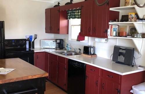 Boothbay Cabaña | Lange Cottage - Waterfront Cottage!