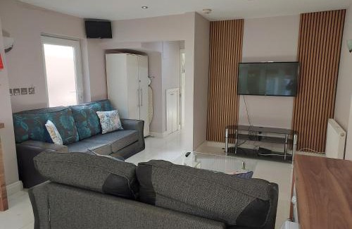 Langley Marish Casa | Langley Guest House Nr Pinewood Studios