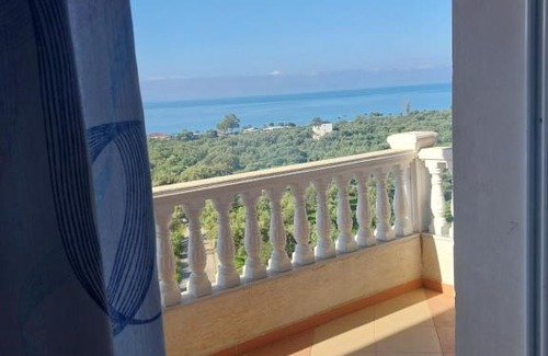 Qeparo Apartamento | Lani apartament sea views
