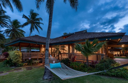 Lanikai Casa | Hale Mokulua ~ 5 bd w / piscina privada y spa ~ Pasos a la playa de Lanikai ~ 3 espacios de estar