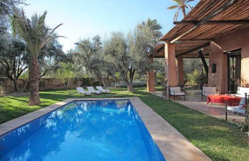 Annakhil Villa | Lankah - Authentic villa with private heated pool close to city center