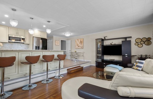 Lansdale Casa | Lansdale: Work, Rest, Explore