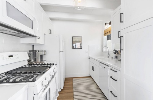 Lantern District Cabaña | Lantern District cottage- close to downtown/ harbor- one bedroom/one bath