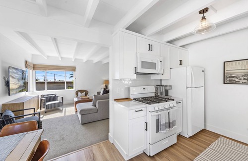 Lantern District Cabaña | Lantern District cottage- close to downtown/ harbor- one bedroom/one bath