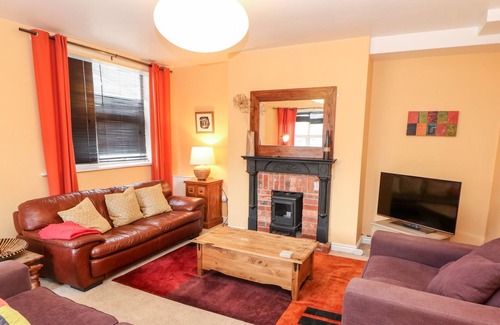 Hayfield Cabaña | LANTERN VIEW, pet friendly, with a garden in Hayfield