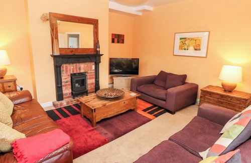 Hayfield Casa | LANTERN VIEW, pet friendly, with a garden in Hayfield