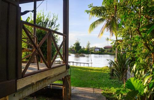 Don Khon Casa | Lao Long Riverside and Budget Garden Guesthouse