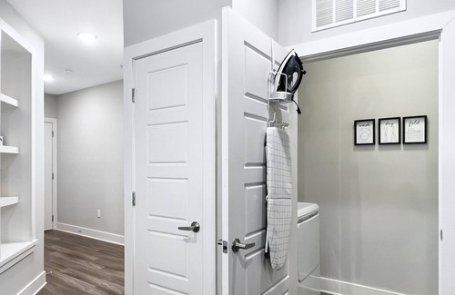 Summerville Apartamento | Lap of Luxury One Bedroom Apt ** Free WiFi/Cable**
