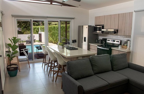 Barrio Ricos y Famosos Casa | Lapa Beach House * New House w/ Private Pool