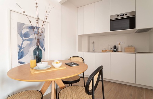 Santos Apartamento | Lapa Diplomatic Flat 1.1 by Feel Lisboa