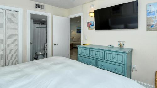 Longboat Key Apartamento | LaPlaya 102E-Tropical garden view near the pool!