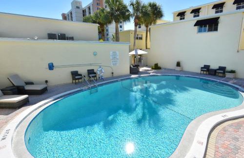 Longboat Key Apartamento | LaPlaya 104A Gulf front Walk right from your lanai onto the private beach