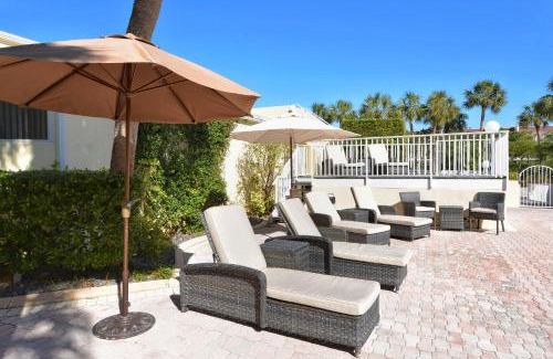 Longboat Key Apartamento | LaPlaya 104A Gulf front Walk right from your lanai onto the private beach