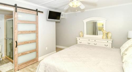 Longboat Key Apartamento | LaPlaya 104A Gulf front Walk right from your lanai onto the private beach