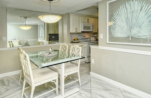 Longboat Key Condominio | LaPlaya 108B-Dream views of the Gulf from your private balcony or screened lanai just steps from the beach.