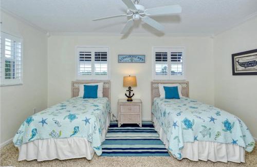 Longboat Key Apartamento | LaPlaya 204D Beach-lovers paradise 200 feet of private beach along the turquoise Gulf of Mexico