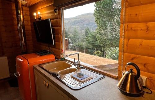 Church Stretton Casa | LARCHES LODGE Norwegian log cabin, wood stove & spa
