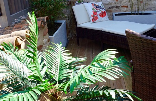 Villereal Casa | Large 260m2 bourgeois house with 36m2 terrace in the heart of Bastide Chromecast Tv