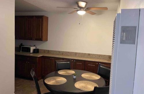 Ocean Beach Apartamento | Large 1 Bdr steps to Beach + Parking (Catalina)
