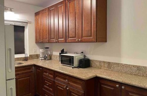 Ocean Beach Apartamento | Large 1 Bdr steps to Beach + Parking (Catalina)