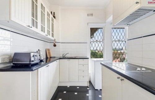South Yarra Apartamento | Large 1 Bdrm Light Filled with City Views, South Yarra