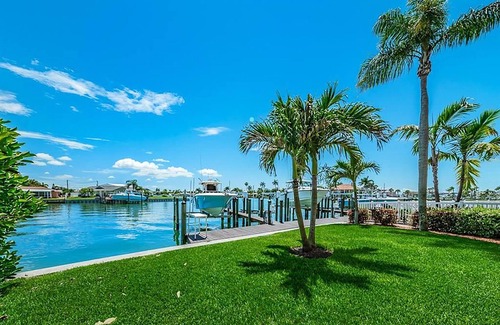 Capri Isle Condominio | Large 1 Bed, 1 Bath, On Intercoastal