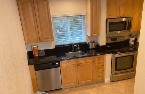 Capri Isle Condominio | Large 1 Bed, 1 Bath, On Intercoastal