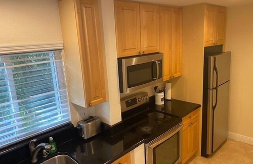 Capri Isle Condominio | Large 1 Bed, 1 Bath, On Intercoastal