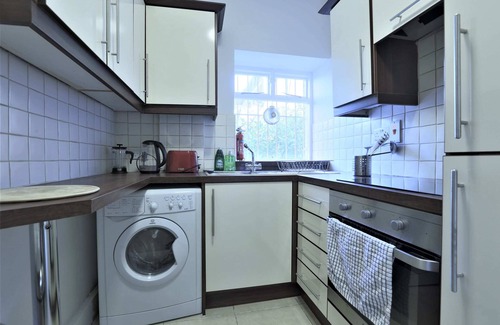 Ballsbridge Casa | Large 1 bed Apt, in the best location in Dublin!
