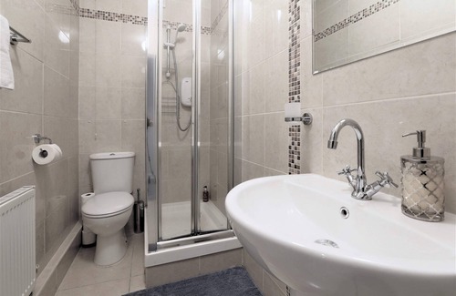 Ballsbridge Casa | Large 1 bed Apt, in the best location in Dublin!
