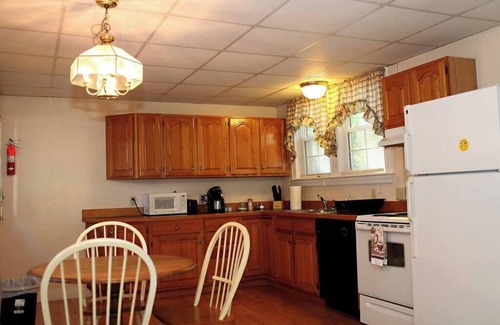 Deering Center Apartamento | Large 1 bed w/ private deck