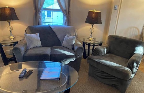 Deering Center Apartamento | Large 1 bed w/ private deck
