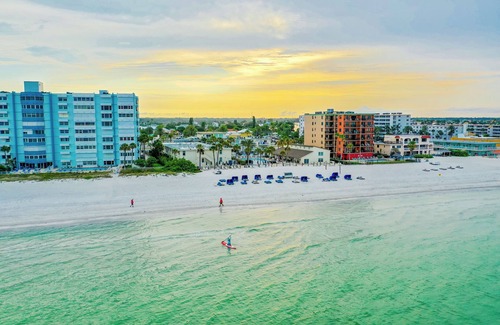 North Redington Beach Condominio | Large 1 Bedroom Condo in Beachfront Property