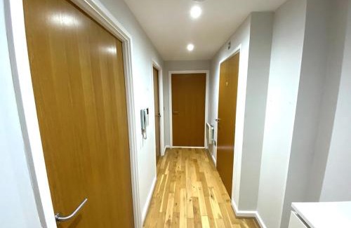 Canning Town South Apartamento | Large 1 Bedroom Apartment in Canning Town close to ExCeL London, 02 Arena, Canary Wharf with free parking