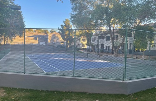 Tempe Condominio | Large 1-Bedroom Condo in Gated Comm/ Pools