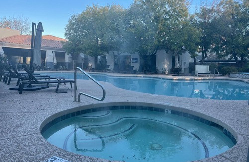 Tempe Condominio | Large 1-Bedroom Condo in Gated Comm/ Pools