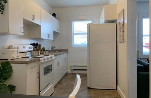 Moose Jaw Apartamento | Large 1-bedroom Condo l Downtown l WiFi & Smart TV
