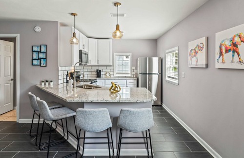 Murray Hill Casa | Large 1 bedroom house with full kitchen