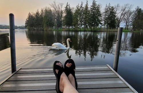 Paw Paw Casa | Large 1 BR Cottage, KING BED on the Lake