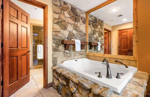 Park City Condominio | Large 1 BR, WG Hotel- Resort amenities, Shopping and Restaurants- Walk to 4th of July Fireworks