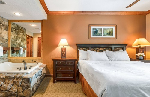 Park City Condominio | Large 1 BR, WG Hotel- Resort amenities, Shopping and Restaurants- Walk to 4th of July Fireworks