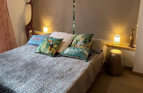 Sainte-Tulle Villa | Large Provençal villa 100% air-conditioned swimming pool, pool house, pizza oven, park
