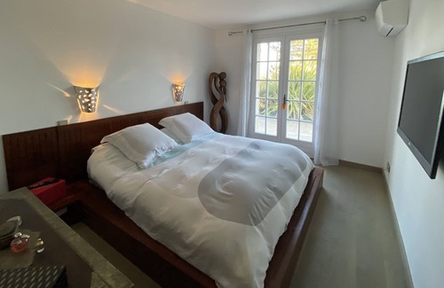 Sainte-Tulle Villa | Large Provençal villa 100% air-conditioned swimming pool, pool house, pizza oven, park