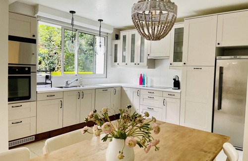 Vitry-sur-Seine Villa | Large 19th century family home with garden